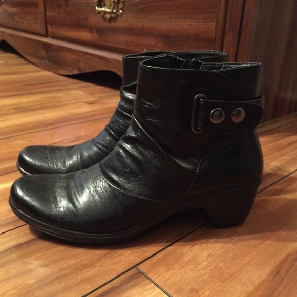 Shoes - Black ankle boots w/silver snaps - fits like 8 1/2